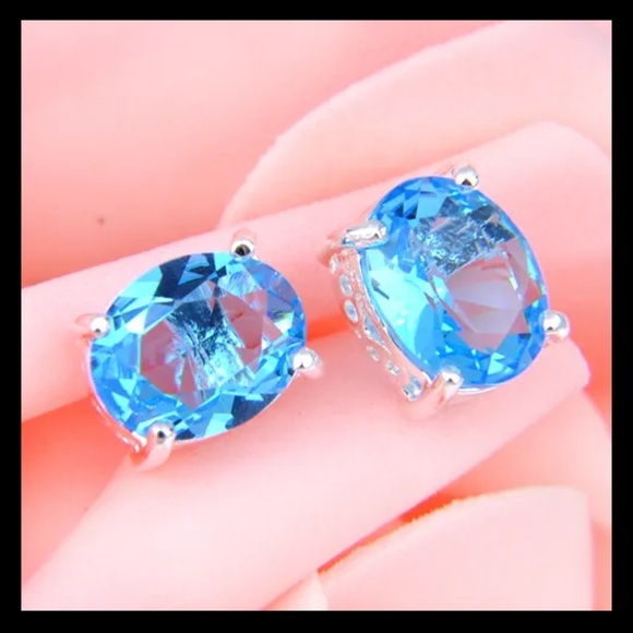 Luxurious 2ct Blue Topaz 925 Sterling Silver Oval Stud Handmade Earrings - Picture 4 of 10